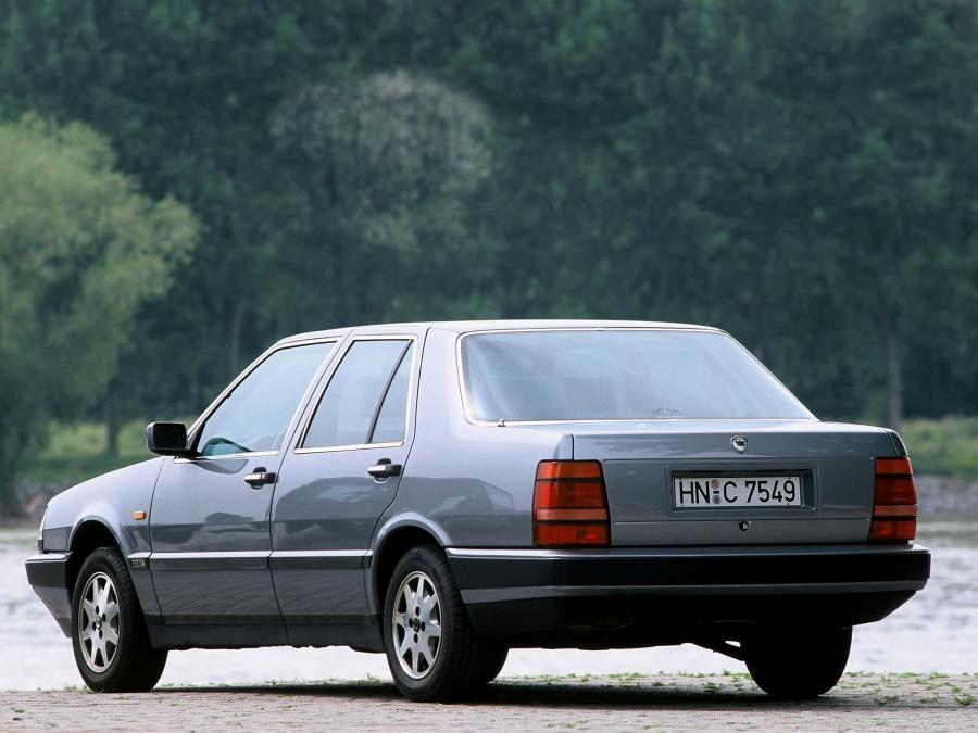  Lancia Thema V6 1988 года  (фото 3 из 6)